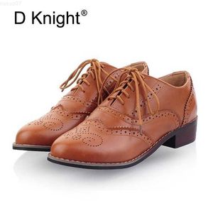 Elbise ayakkabıları vintage oyma kadınlar brogue oxfords moda yuvarlak ayak parmağı up oxford ayakkabı kadınlar için büyük boyut 34-43 bayanlar düz oxfords l230724