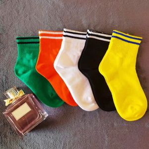 Barndesigner Socks Toddlers Brand Baby Socks pojkar flickor barn färgglada vit svartrosa flerfärgade åldern 1-12 sock q5j0#