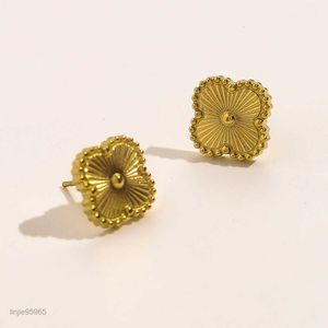 Diseñador Stud Pendientes Amor 18k Chapado en oro Trébol para mujer Moda Boda Pendiente de acero inoxidable Joyería