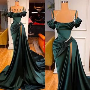 Elegant mörkgrön sjöjungfru aftonklänningar Fantastiska off-the-shoulder sjöjungfru prom klänning rufsar med hög delad lång vestidos de f291m