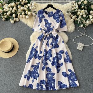 Fashionable and high-end round neck short sleeved printed dress with bow tie and waist closure elegant and large swing long skirt