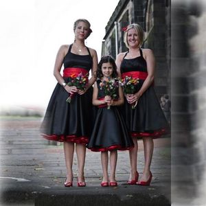 Vintage svart och röd satin halter brudtärklänningar med fönster ärmlös rygglös elegant knälängd junior brudtärna klänning209c