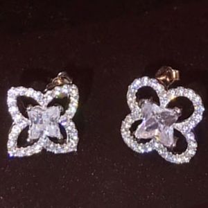 Appariscente diamante Eardrops Four Leaf Clover Ciondolo Charm Fashion Design femminile Diamante Classy Earring Jewelry Luxury Ear Stud