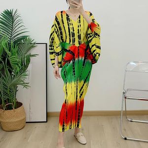 Casual Dresses Ansman Miyake Pleated Bat Sleeve Long Dress 2023 Summer Ladies Fashion Print V-Neck Slim Maxi For Women S