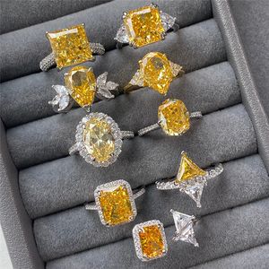 Yellow Wed Diamond Designer Ring for Woman 925 Sterling Silver 5A 8A Zirconia Square Bröllop Förlovningsringar Kvinnor Lyxiga smycken Moder VÄND PREACH BOX STORLEK 5-9