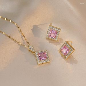 Collana Orecchini Set Sposa Luxury Pink Zircon Square Stud E Pendenti Catene In Acciaio Inossidabile Collane Per Le Donne Regalo Di Compleanno
