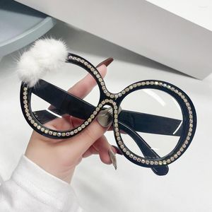 Sunglasses Mosengkw 2023 Oversized Vintage Round Bling Rhinestone Women Design Plush Eyewear