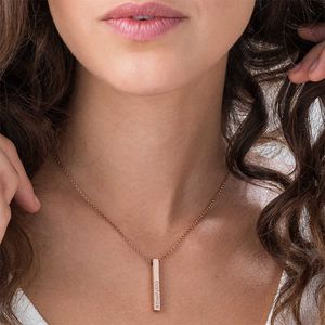 Collana con nome personalizzato inciso con bastoncino in acciaio al titanio con lettere per le donne Gioielli coordinati personalizzati Regali per la festa della mamma per la mamma Collana iniziale per la sua mamma