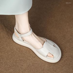 Francuskie na sandały kobiety Summer Proste zniszczenie ze spódnicą Flat Bottom Super Immortal Baotou Fashion