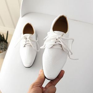 Platta skor Spring Autumn Kids Wedding Leather for Boy Soft Children Spädbarn Baby Boys Black White Flats Student Perform Dress