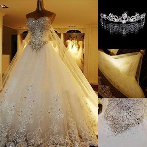 2019 Luxury Crystal Wedding Dresses Lace Cathedral Lace-up Back Bridal Gowns A-Line Sweetheart Applices Pärled Garden Crown326w