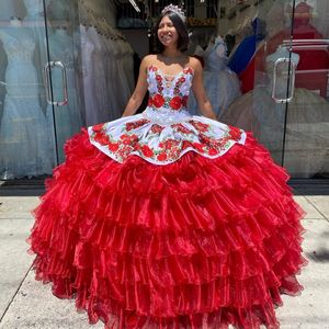 Fantastisk röd älskling kroppsmedaljonger 3d blommor applikation broderi tiered kjol charro quinceanera boll klänning vestidos de de