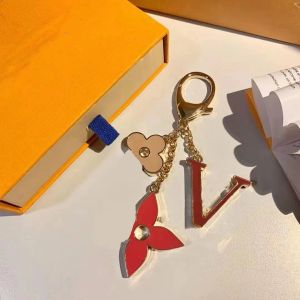 Keychain letter V Brand Designer Mens Luxury Car Keyring Womens Buckle Keychains Handmade Leather Men Women Bag ornament pendant 4 styles with original box