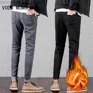 Jeans da uomo 2022 Pile spesso invernale per uomo freddo Jeans slim caldi Elasticità Jeans skinny neri Pantaloni casual alla moda Pantaloni L230724