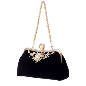 Kvällspåsar Kvinna Diamond Pearl Handväska Vintage Crystal Flower Bag Wedding Party Bride Clutch Purse Black 230724