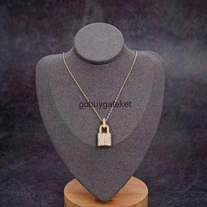 Luxury Necklaces Lock Designer Fashion for Man Woman Gold Silver Chaininverted Triangle Letter Designers Jewelry Mens Womens Trendy Personality Clavicle CF27