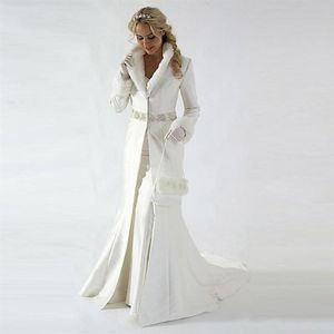 Modern Winter Bridal Cloak Jacket långa ärmar päls bröllop kappa söt sjalrock satin faux pärlast sash3099