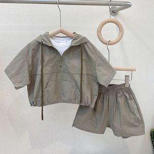 Conjuntos de roupas para meninos, ternos de verão, manga curta, crianças coreanas, bebê, confortável, com capuz, duas peças, roupas infantis modernas para meninos 230724