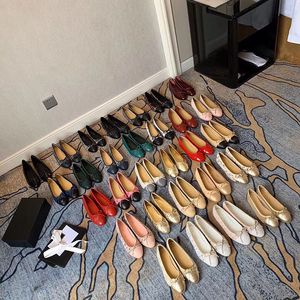 ボウタイキラキラバレエシューズレザーバレエラウンドトーキャップフラット女性の豪華なデザイナーカジュアルドレス高品質の工場靴サイズ35-42
