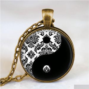 Kolye Kolyeleri Siyah ve Beyaz Sanat Tai Chi Cam Cabochon Yin Yang Mücevher Metal Metal Beyan Kolye Erkekler Kadın Doğum Günü Dhd9a