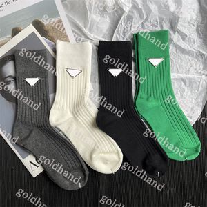 Män kvinnor sportstrumpor Stocking Fashion Triangle Logo Högkvalitativ Pure Cotton Long Socks Women Hosiery Stocking