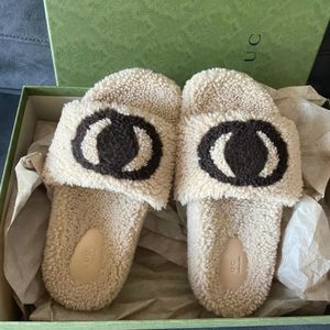 Kutu Klasik Sandal Ünlü Lüks Tasarımcı Ayakkabı Kürk Slide Mans Mule Fluffy Düz Yaz Kadınları Tazz Lady Yeni Konfor Slipper Beach Loafer Sliders Sandale Boyutu 35-41