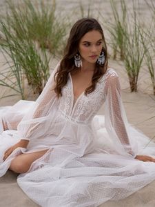 Beach Boho Abito da sposa in tulle con scollo a V Maniche lunghe a sbuffo Abito da sposa con appliques ad alto scorrimento Realizzato su misura per le donne Robe De Mariage 2024