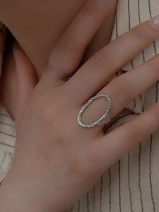 Heißverkaufter unregelmäßiger Ring aus S925-Sterlingsilber in Japan, Südkorea, Europa und den Vereinigten Staaten