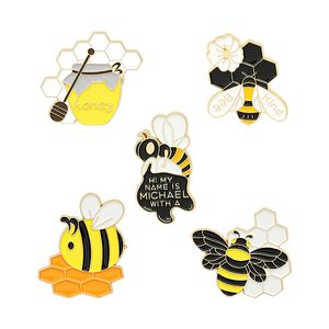 Cute Metal Enamel Bee Brooch Pins Cartoon Honeybee Brooches for Women Children Clothes Hats Lapel Pins Badge Fashion Jewelry Gift Accessory Factory Price