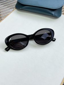 Hochwertige schwarze Luxus-Sonnenbrille KRISS Designer-Sonnenbrillen berühmte modische klassische Retro-Markenbrillen-Modesonnenbrillen für Frauen