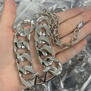 Kadın v logo kolye kolyeler v mektup tasarımcısı inci lüks metal mücevher kadın marka büyük altın gümüş kolye ziyafet üst aksesuarları