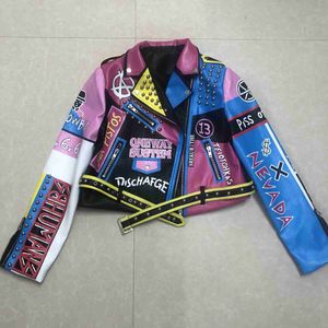 Giù Parka da donna Nuove lettere stampate cartone animato Graffiti rivetto bordare cappotti in pelle pu Donna street Punk Rock Giacche in pelle ritagliate con cintura HKD230725