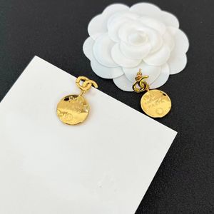 Brincos de designer de luxo com letras C para mulheres 18 K ouro retrô vintage cobre elegante OL marca joias brinco brincos anéis de presente com caixa de embalagem