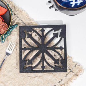 テーブルマットSungmor Heady Duty Cast Iron Square Trivet Rustproof Black Rack Standフライパンまたはティーポットキッチンダイニング装飾用