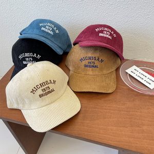 Ball Caps Fashion Corduroy Baseball Cap Женское письмо 1975 шляпа женские магазины классическая регулируемая шляпа Hip Hop Hat 230724