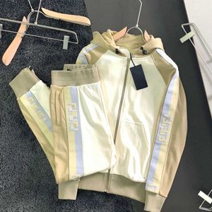 Herrspårar dubbel f ​​sportdräkt designer sportkläder höst vinter jacquard brev hoodie tröja byxa set män kvinnor khaki casual jacka z230726