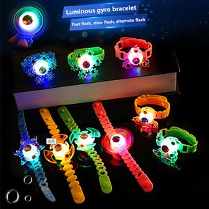 LED Light Sticks Lysande handledsband manual roterande mjuk flash gyro armband tecknad lampor glöd i julbarn leksaker 230724