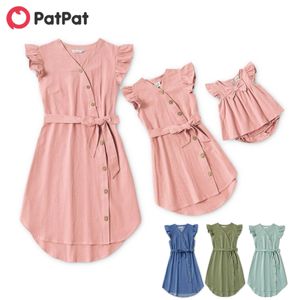 Family Matching Outfits PatPat 100 Cotton Solid Flutter sleeve Green Pink ArmyGreen Midi Dress Mother Kids Look Clothes 230724