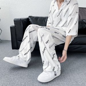 Tute da uomo Estate leggero 2 pezzi Set per uomo Moda coreana Abbigliamento gotico Adolescenti Hip Hop Streetwear T-shirt in raso Pantalone gamba dritta 230724