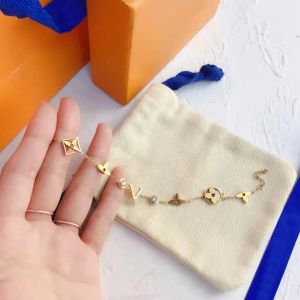 Classic Bracelets Bangle 18K Gold Plated Stainless steel Flower Letter Pendants Lovers Gift Wristband Cuff Chain Women Bracelet for Birthday Gift okl