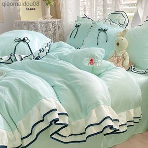 Set di biancheria da letto in stile principessa coreana per le donne Copripiumino doppio in pizzo con volant Completo Queen Set di lenzuola in tinta unita confortevole L230704