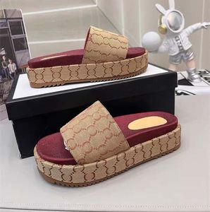 Luxury Brand Slippers sliders Embroidered Alphabet muffin platform Women Sandals B22 Designer sandels Couple Beach Slippers