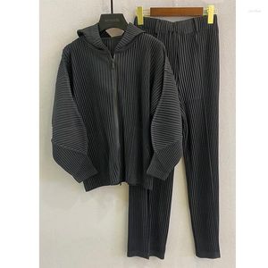 Men's Tracksuits Miyake Pleated Sets Korean Style Summer Temperament Casual Suit for Lady Arrivals Solid Color Elegant Hoddie and Pants 616