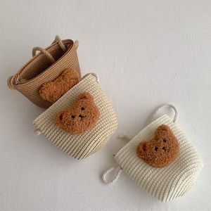 Handväskor Summer Kids Straw Woven Handgjorda väska Mini Baby Girls Coin Purse Shoulder Bag Spädbarn Småbarn Söt tecknad björnbjörn Bag 230724