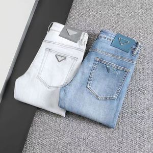 Jeans masculinos de grife de luxo Calças casuais elásticas triangulares leves com estampa de lavagem de motocicleta cor retrô