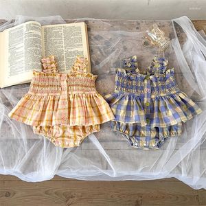 Giyim setleri 2pcs/set bebek kızlar pamuk keten ekose baskı üst kısımlar şort yaz doğumlu streç kolsuz kabarcık askı ekmeği kısa set