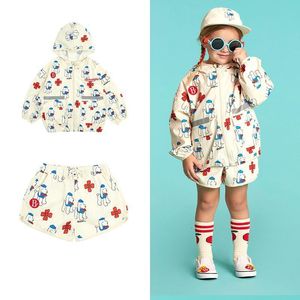 Set di abbigliamento Bebe Giacca a vento da bambino coreano e pantaloncini Set Primavera Marca Toddler Girl Boy Cappotto con cappuccio casual Outwear Pantalone 230725