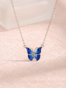 2023 Nuova collana a goccia in argento sterling S925 con colla a farfalla blu profondo Collana dal design retrò con senso della moda, elegante e di lusso