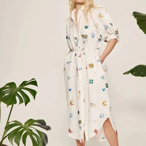Avustralyalı Tasarımcı Yaz Elbise Kadın Tasarımcı Giyim Tek Kelime Kelime Keten Nakış Keman Bantlı Kravat Günlük Kısa Kollu Gömlek Elbise 7