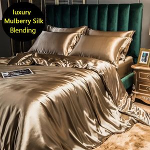 Sängkläder set blandning mullbärsilke set silkeslen highend queen size täcke täcke med monterade ark lyxuppsättningar king säng 230725